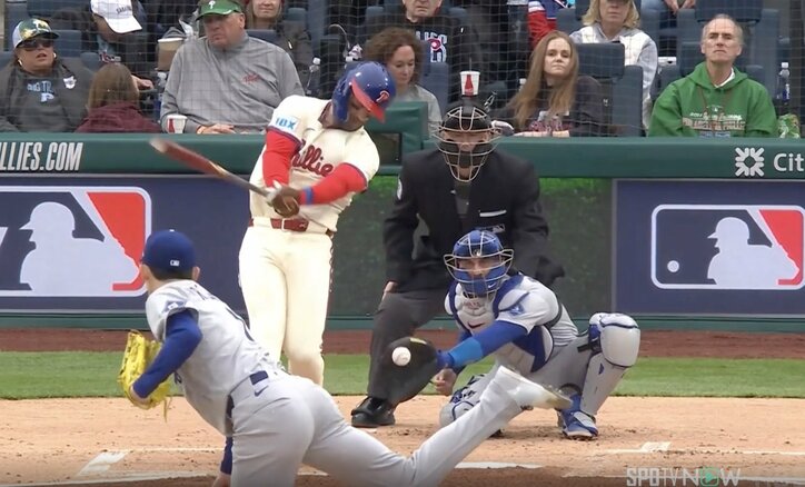 【写真・画像】何が起きた…！？ 佐々木朗希の落ち球が「消えた」 打者がワンバンボールを空振り… 球場騒然「怪奇フォーク」「ナイアガラや」　1枚目