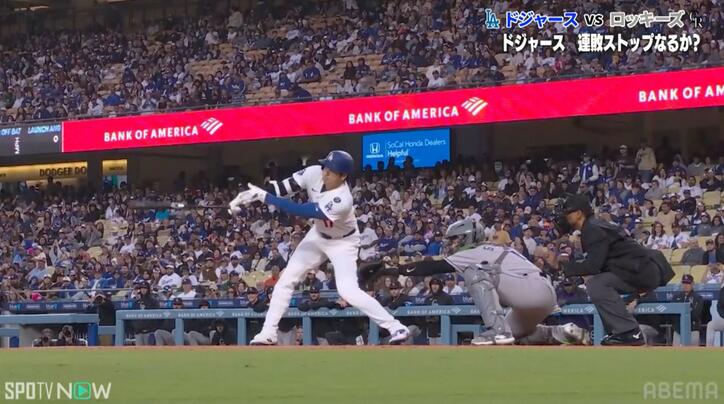 【写真・画像】もはや意味不明…大谷翔平、泳いで右手一本の“崩れ打ち”「なんその打ち方」「すげえええ」 打球速度は脅威の165キロ超　1枚目