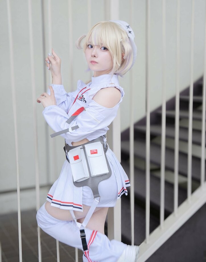 [Photos/Images] The Subtle Art of "Cute but Not Too Sexy" Posing in Hajime Todoroki Cosplay 3rd
