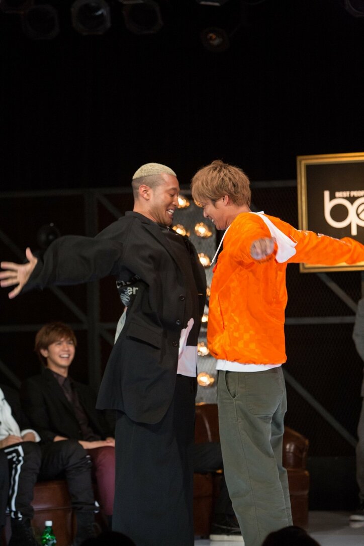 白濱亜嵐がEXILE黒木に馬乗りに！？ AbemaTVでガチ対決