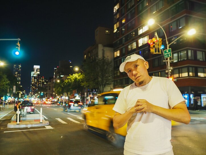 Omen44、QUEENS NYのレジェンド Tragedy Khadafi (Intelligent Hoodlum)とQUEENSヴェテラン Big Twins(Infamous Mobb) をフューチャリングに迎え、新曲「PLUG」をリリース!!