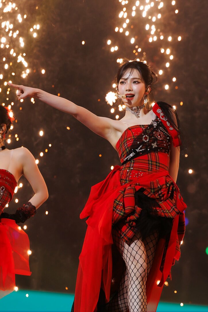 aespa、真紅の衣装を纏い妖艶かつ大胆に！炎が噴き上がる中でハードなアレンジの『DRAMA』を披露！会場を圧倒『MMA2023』