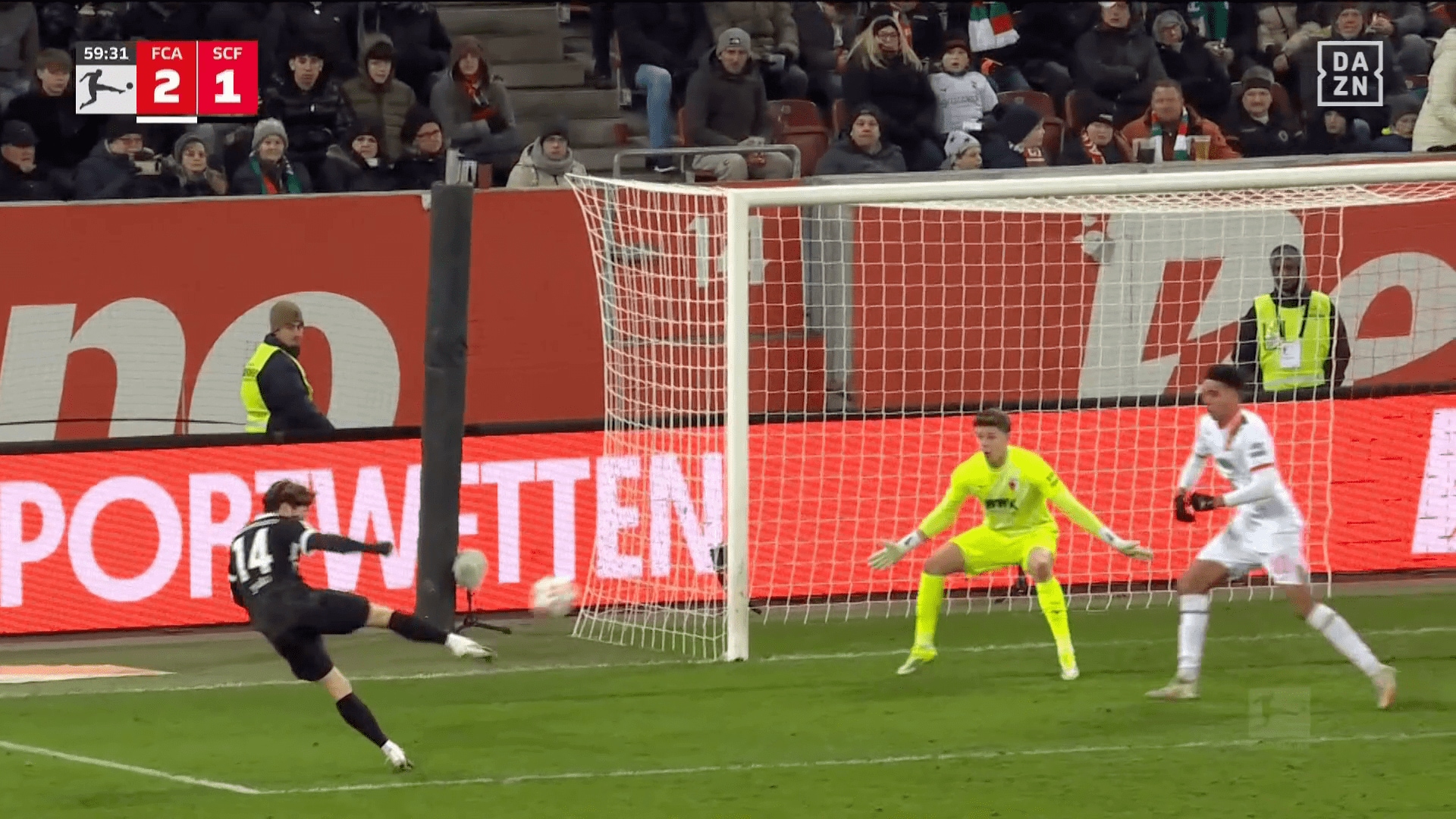 【写真・画像】「Ｗ杯は間に合う？」久保建英、担架で負傷交代…ハムストリングの肉離れか「まじで最悪なんだが」「軽傷であってくれ」ファン悲鳴　1枚目