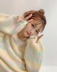 生見愛瑠のキュートな"萌え袖”に「透明感レベチ」「えぐかわいい」と称賛の声