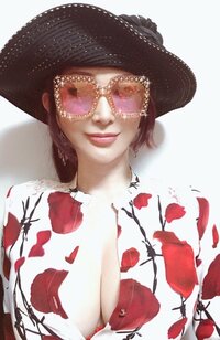 叶姉妹『オーバーサイズ・サングラス❤️と、ファビュラスなカジュアルファッション✨✨』