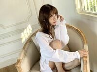 柏木由紀、白シャツ×メガネ姿が「エロ可愛い過ぎる」「綺麗なお姉さん」と話題