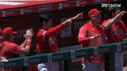 ようこそエンゼルスへ！大谷翔平、新加入のムスタカスの移籍後初ホームランに両手掲げて祝福