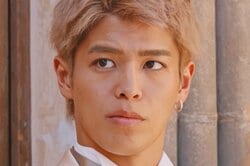 人気格闘家、元AKBに大勢の前で公開告白！ まさかの反応に「えっえっ？」「女子怖い」の声