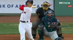 吉田正尚、必死の大激走！メジャー初三塁打にベースコーチもにっこり「お疲れさん」とほのぼのシーン