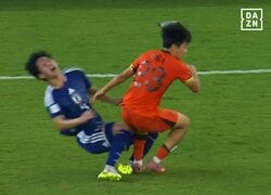 「怖すぎる…」中国代表DFの“顔面体当たり”に日本代表DFが悲鳴！「完全にアフター」「レッドカード出してよ」終了間際の暴挙がまさかのお咎めなし【U23アジアカップ】