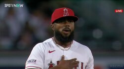 “胸ポン”は「ごめんね」のサイン 大谷翔平も見せるジェスチャーにエラーされた投手も“大丈夫だよ”　ファン「仲いいのが分かるな」「俺も胸ポンしよ」