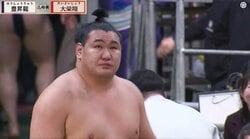 「ダメ、ダメ！」「またおるやん」豊昇龍、金星配給直後に東西の花道で…「呼出さん GJ」「警備員さんナイス」ファン安堵