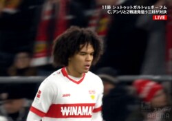 20歳の成熟度じゃない…チェイス・アンリ、“冷静すぎるスライディング”でピンチを防ぐ！「スキルとフィジカルがある」ドイツ・レジェンドも才能に太鼓判