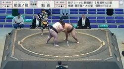 182キロ巨漢力士が身動き取れずヒヤリも… 館内のざわめきが安堵の拍手に 土俵外に背中から“ドスンっ”