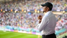 エトー会長、W杯で宿敵ファンの頭を蹴る！「キレてしまった」と謝罪