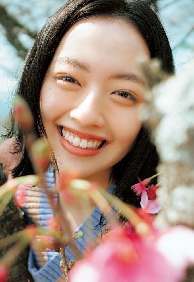 巻頭グラビア：上坂樹里