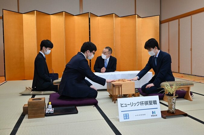 藤井聡太棋聖「準備してきた」 永瀬拓矢王座「精いっぱいしがみついていきたい」第3局を前に両者が決意／将棋・棋聖戦五番勝負 1枚目