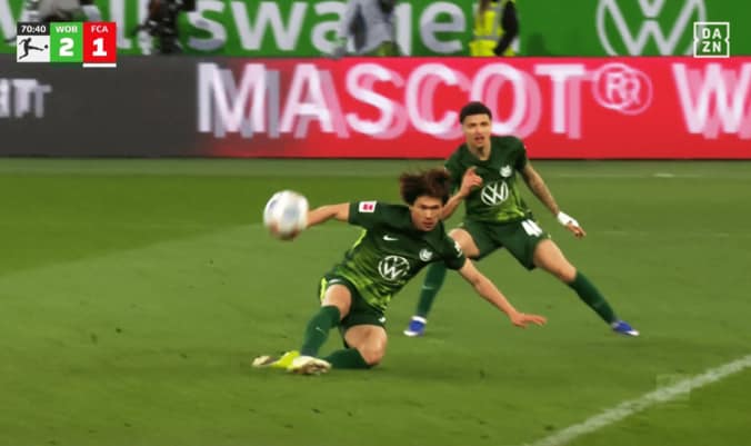 【写真・画像】元日本代表GKが唖然…「格が違うわ」長崎FWの“理不尽キャノン砲”にファン仰天！「パンチ力えぐい」“黄金の左”でゴラッソ　1枚目