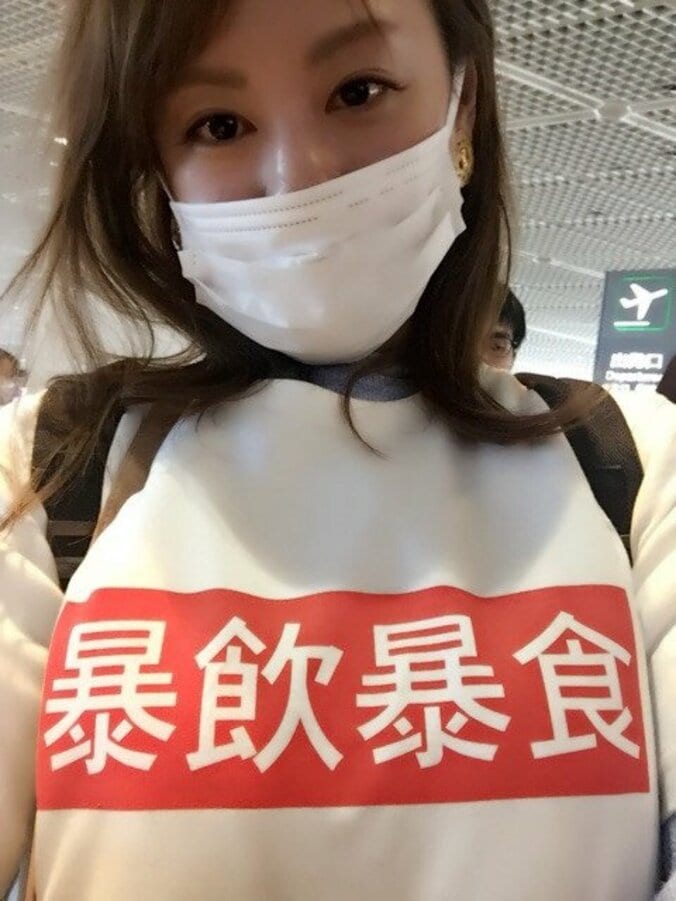 高橋真麻、機内で“暴飲”すると思われたことを告白「このTシャツが悪かったかな」 1枚目