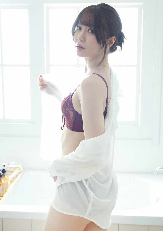 “ミス・パーフェクト”プロ雀士・東城りお、初フォトエッセイ『Sai:』が6月24日発売 撮り下ろしスペシャルグラビアに本人提供の過去写真も 5枚目