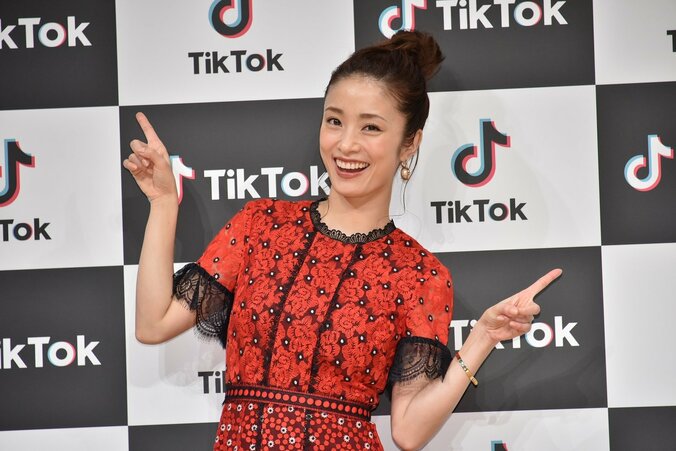 上戸彩、愛娘との和やかな日常の一コマ明かす「子供が無邪気に」 5枚目