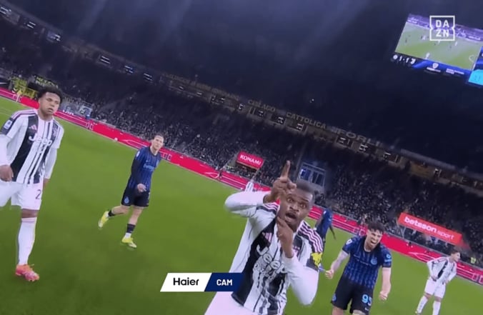 「明らかな誤審だ」ユヴェントスDFの“不可解退場”→審判委員長が異例謝罪！「レフェリーを騙そうとした」インテルDFに苦言も 4枚目