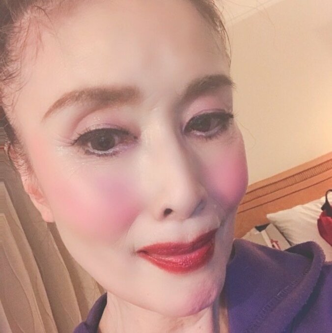 小柳ルミ子、ステージ前に必ず飲むものを明かす「お腹一杯では愛の歌歌えないし…ネ」 1枚目