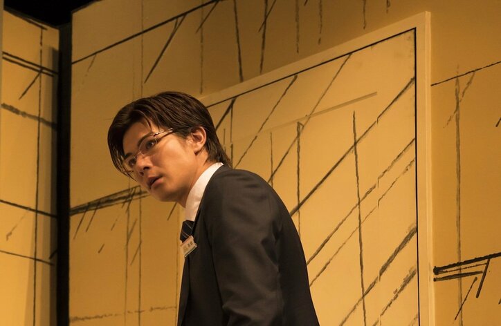 “舞台の貴公子”柿澤勇人、『猫は抱くもの』に出演　場面写真解禁