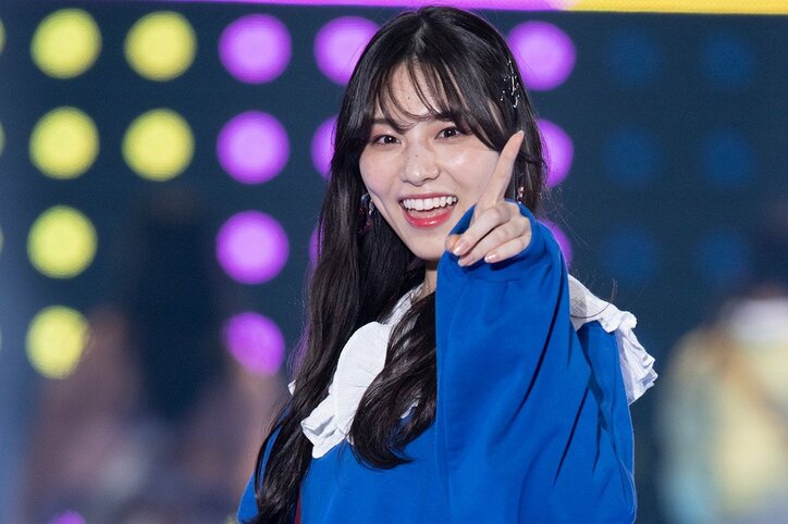 齋藤飛鳥が魅せたステージ先端の甘噛みに大歓声、乃木坂46が『TGC』に登場