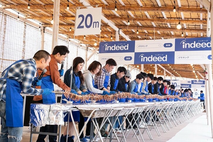 千鳥がギネス記録 “20メートル”巨大イカゲソ串を完成