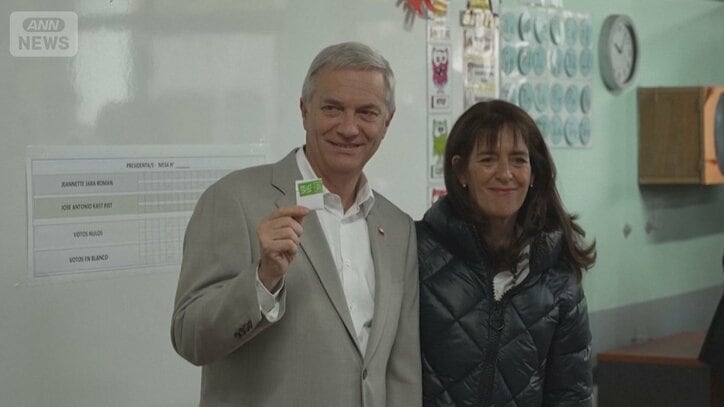 投票するカスト氏