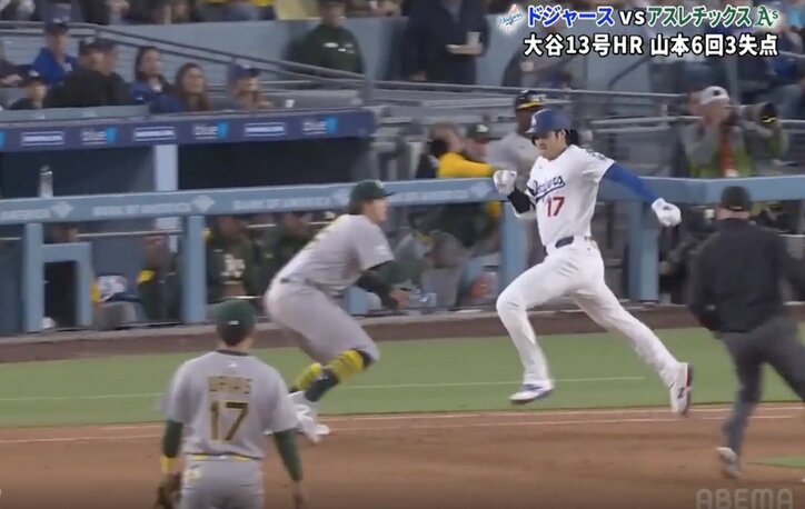 【写真・画像】何が起きた…？ 大谷翔平、先頭打者アーチ後に“まさかの光景”「ピッチャー嫌だろ」「カッコよすぎ」 フリーマンへの“一瞬の耳打ち”が話題に「これが大谷さん」　1枚目