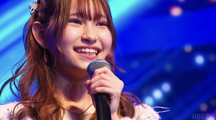 華奢な体にパワフルな歌声…13歳の美少女シンガーの魅力にGACKTもにっこり