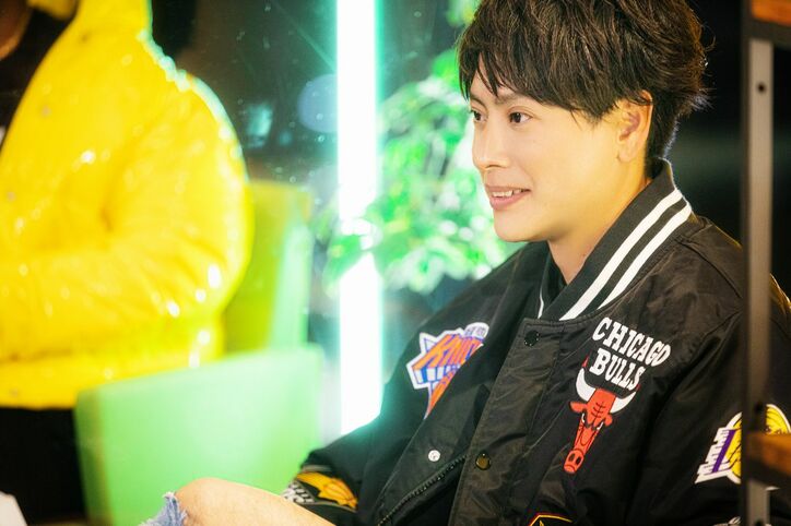 今市隆二「健ちゃん、マジで変わらない!」三代目JSB・山下健二郎の歴代アーティスト写真並べに四苦八苦【THIS IS JSB発売記念ファンミ】