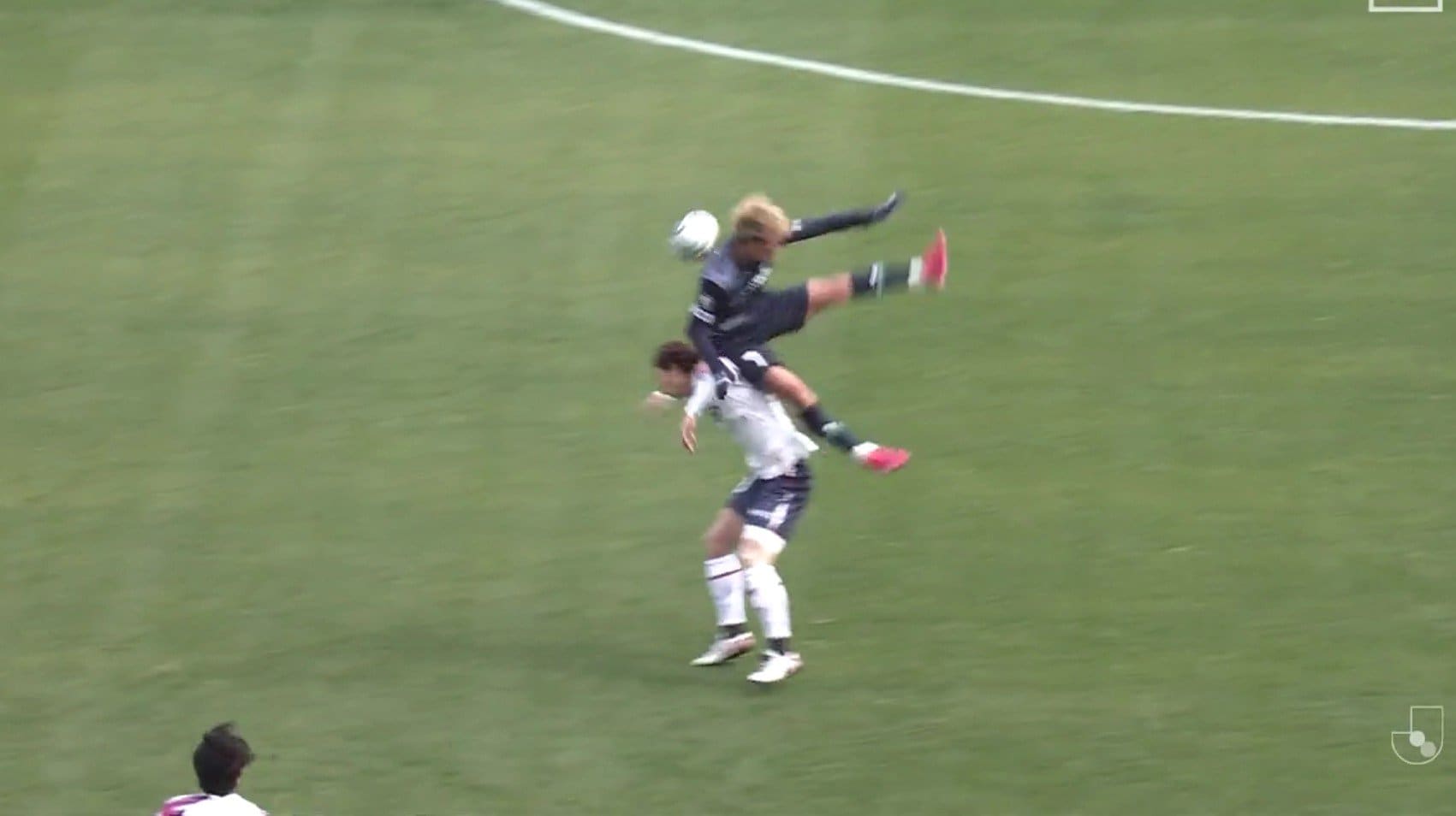 【映像】約2mの高さから垂直落下