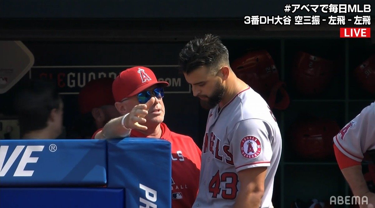 大谷翔平の仲良しサンドバル 途中降板に不満 監督との話し合い後のしょぼーん姿に視聴者 泣きそうやん 可愛い 野球 Abema Times 大谷翔平の仲良しサンドバル 途中降板に不満 監督との話し合い後のしょぼーん姿に視聴者 泣きそうやん 可愛い 野球 Abema Times