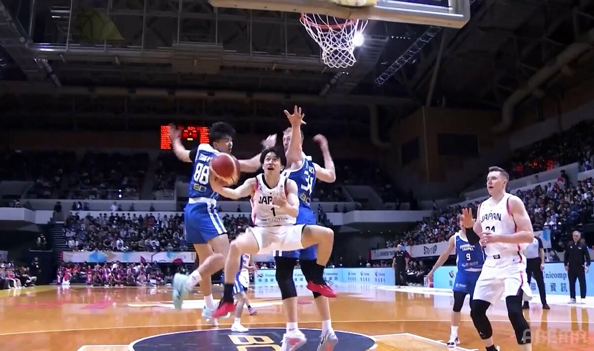 神業マジック！172cm日本代表PG、200cm超えダブルブロックを無効化