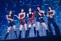 「これぞルセラ」「中盤でこのダンスブレイクはやばい！」LE SSERAFIM、ノンストップで踊り続け…カリスマ性あふれる圧巻パフォーマンスに観客熱狂！KAZUHAの見事な開脚も
