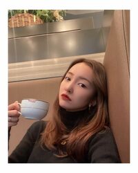 板野友美が披露した“カフェタイム”ショットに「ファンサービスありがとう」「冬メイクが美しい」と反響続々！