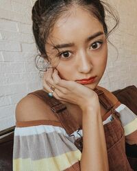 「可愛すぎてやばい」「何着てもカッコいい」みちょぱが披露した“春先取りの肩出しオフショット”をファン大絶賛！