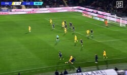 「スーパーなボール奪取だ」鎌田大地が“粘着ディフェンス”で魅せた！ 執念のスライディングタックル→カウンターで決定機の一部始終をファン称賛「ラツィオに入って一番の守備」