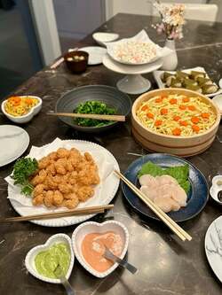  つんく♂、ハワイで迎えたひな祭りの様子「今回もあれこれと仕込んで」 