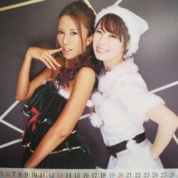 和久津晶はクリスマスもギャル一直線！“魔王”の妻・手塚紗掬との白黒サンタ2ショットでファンを魅了