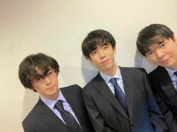 藤井聡太王位・棋聖、人生初自撮りを公開！直後にファンから反響続々「輝いてる」「反則級にかわいい」