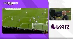 またかよ…「審判嫌いすぎだろ」「関与ってなんだよ！」 遠藤航が起点のゴールが取り消しになった瞬間　連発される理不尽な判定にリバプールファンが怒り爆発！