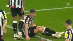 あまりにも痛すぎる！ぶっ飛ばされた挙句背中には弾丸シュート直撃…踏んだり蹴ったりのDFに同情の声