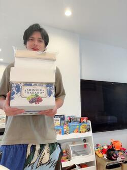 アレク、ふるさと納税の返礼品が大量に届いたことを報告「早めに沢山頼んだ」 