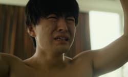 タイのクラブで泥酔→目覚めると全裸で逮捕!?衝撃の展開に「ハニトラ？」「不憫すぎる」などの声『インフォーマ -闇を生きる獣たち-』