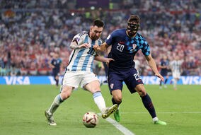 メッシ「もはや神のプレー」緩急自在の圧巻ドリブル、間合い、また抜きからのプレゼントパスで決勝点をアシスト「グバルディオルをおもちゃに」