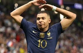 「死んだかと思った」ムバッペのシュート直撃で観客がノックアウト…しかし友人たちは心配よりも喜びが勝る？「みんなムバッペに笑顔だ」